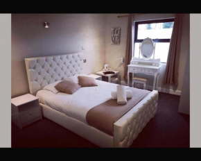 Отель The R Inn Hotel  Десборо